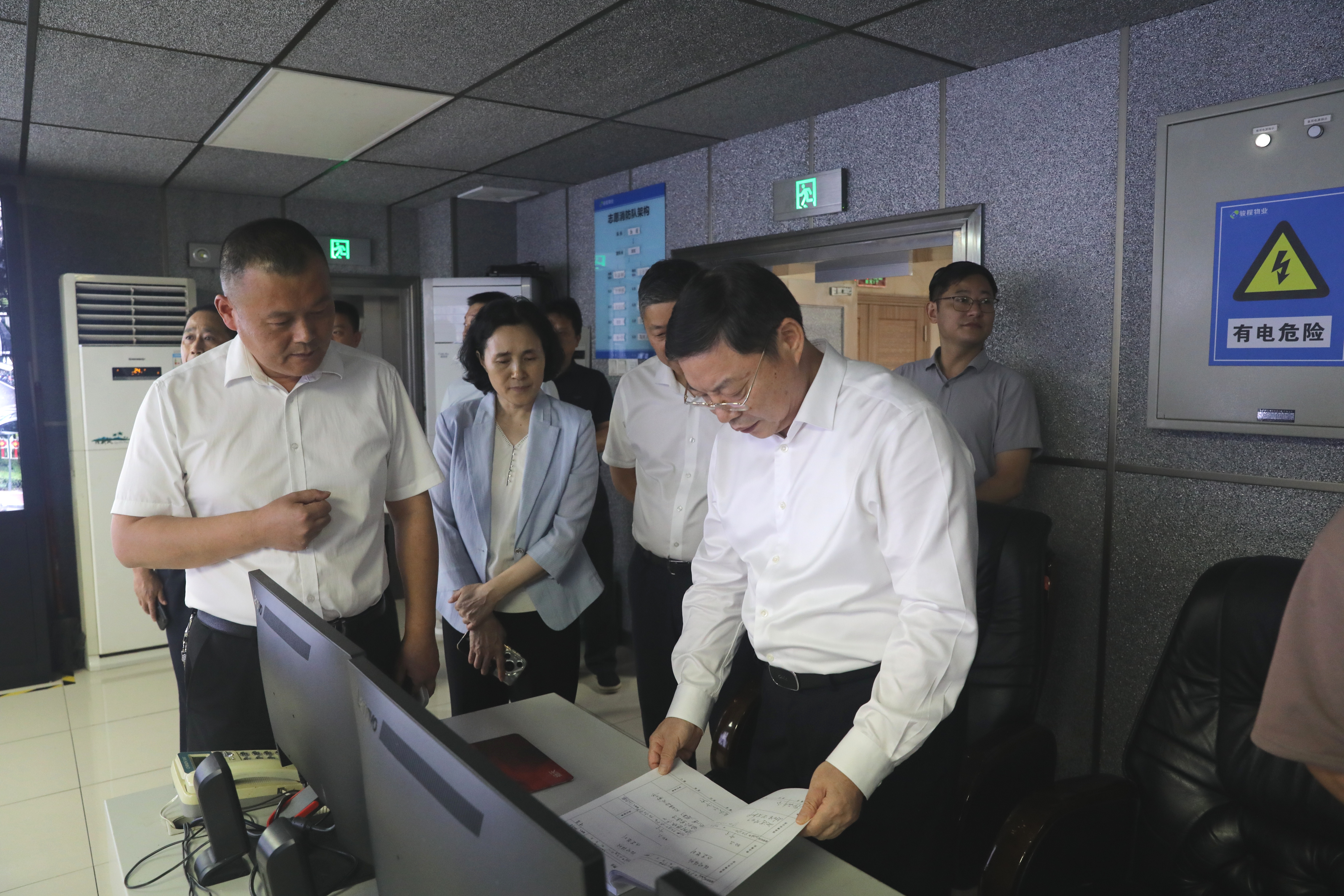 黎雁南带队开展国庆节前安全生产检查并慰问一线工作人员